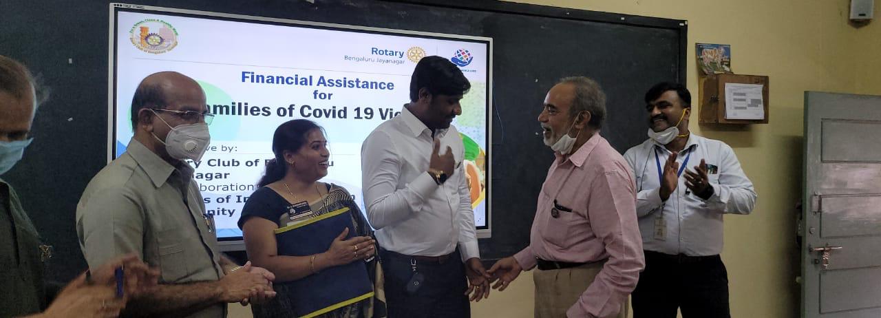 Interacting with Rotary members at the financial assistance programme